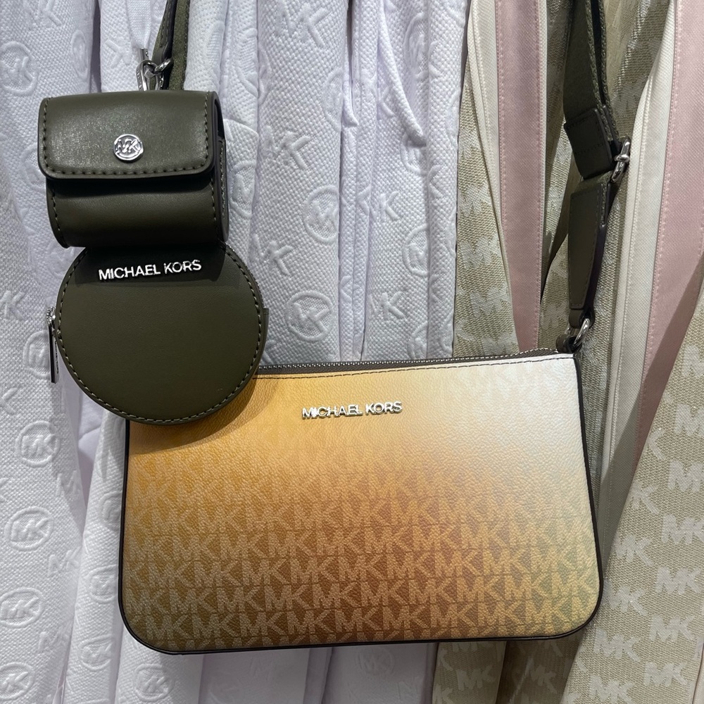 MICHAEL KORS Jet Set Sm Ombré Signature Logo Crossbody Case Apple Airpods Pro® - Picture 6 of 16